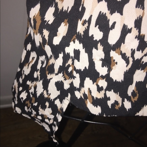 She+Sky size small animal print v neck flowy comfy soft ho low - Picture 4 of 8